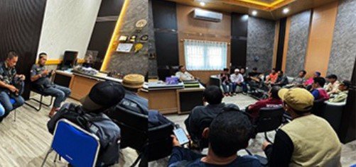 foto rapat bersama bupati